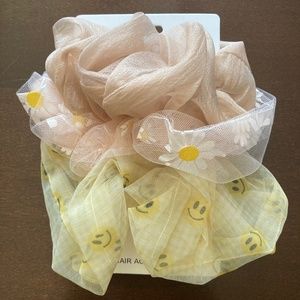 3 Pack Arizona Hair Scrunchies, NWT. Daisy, Smiley, Sheer Pink